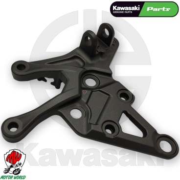 SUPPORTO ANTERIORE DESTRO POGGIA PIEDI ORIGINALE Z 900 2021 2022 2023 2024
